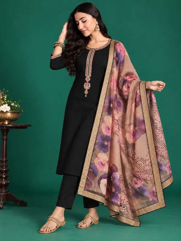 Cotton_Blend_Kurti_Set_With_Bottom_And_Dupatta
