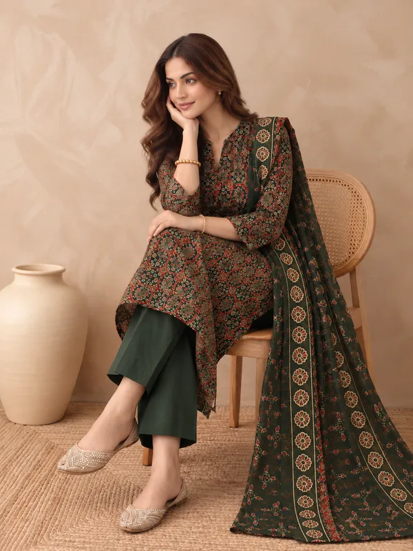 Cotton_Blend_Kurti_Set_With_Bottom_And_Dupatta