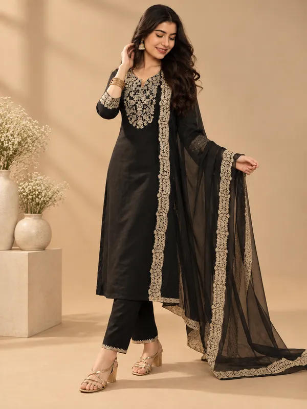 Cotton_Blend_Kurti_Set_With_Bottom_And_Dupatta