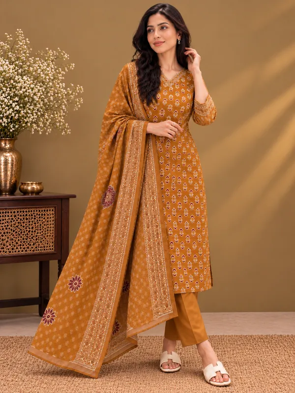 Cotton_Blend_Kurti_Set_With_Bottom_And_Dupatta