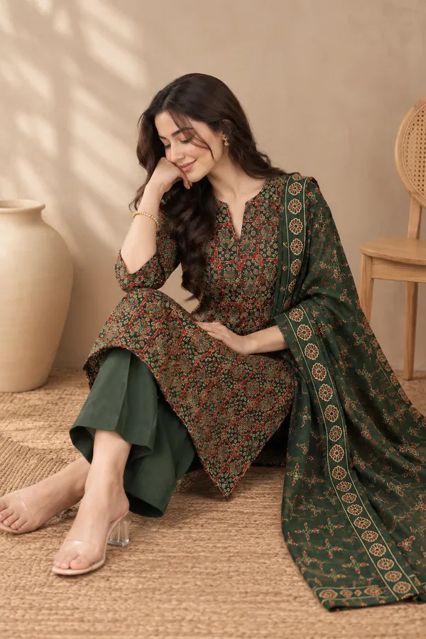 Cotton_Blend_Kurti_Set_With_Bottom_And_Dupatta