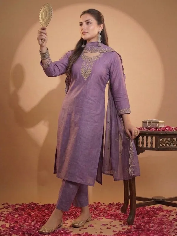 Cotton_Blend_Kurti_Set_With_Bottom_And_Dupatta
