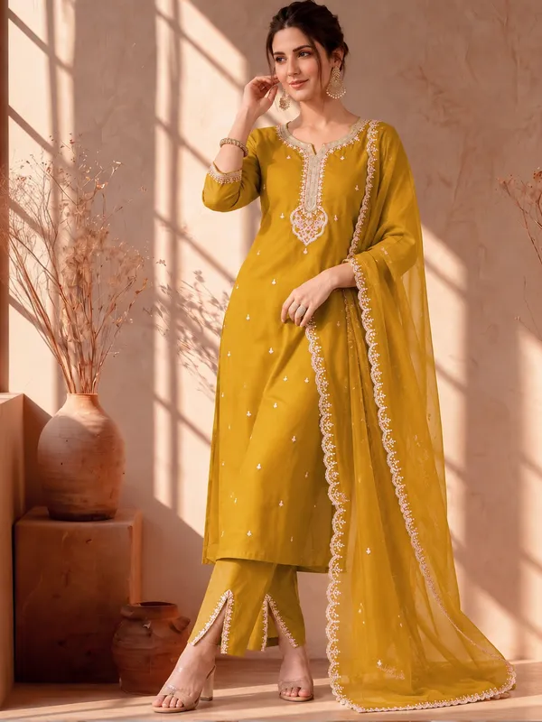 Cotton_Blend_Kurti_Set_With_Bottom_And_Dupatta