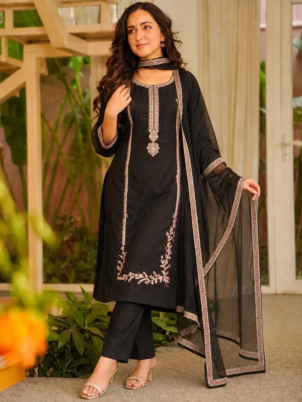 Cotton_Blend_Kurti_Set_With_Bottom_And_Dupatta