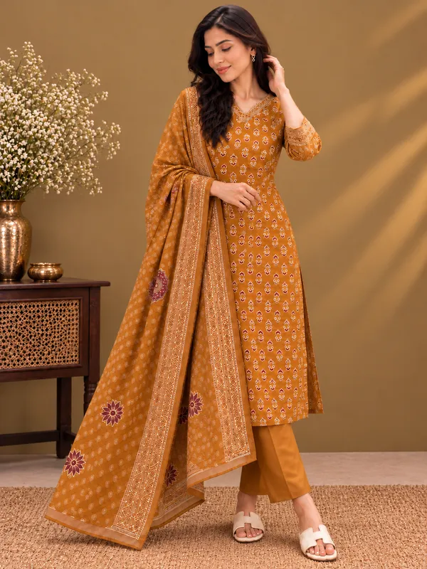 Cotton_Blend_Kurti_Set_With_Bottom_And_Dupatta