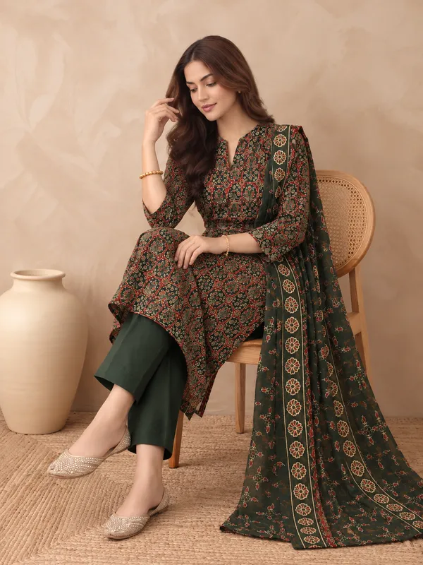 Cotton_Blend_Kurti_Set_With_Bottom_And_Dupatta