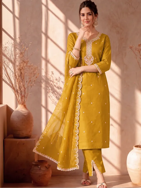 Cotton_Blend_Kurti_Set_With_Bottom_And_Dupatta