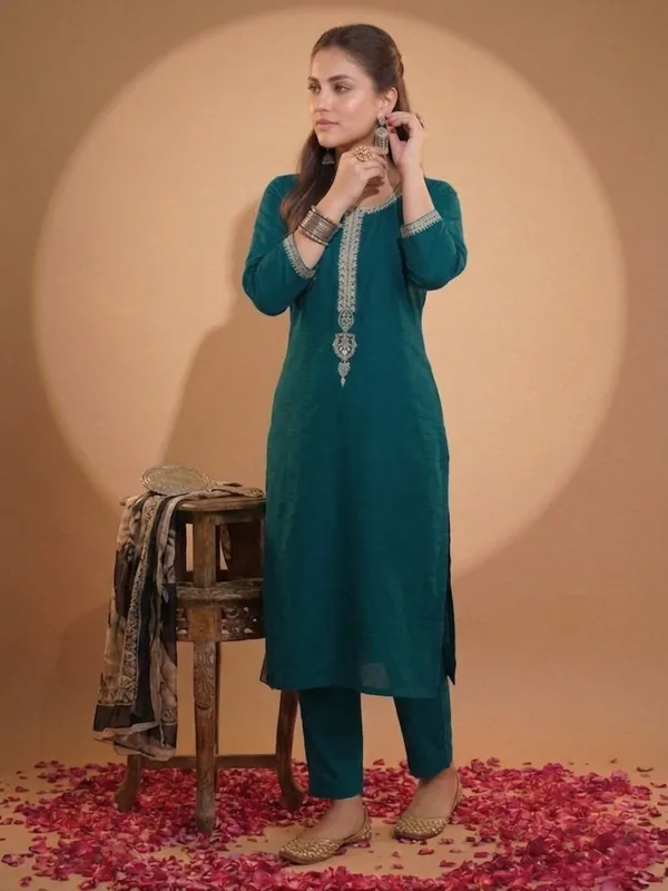 Cotton_Blend_Kurti_Set_With_Bottom_And_Dupatta