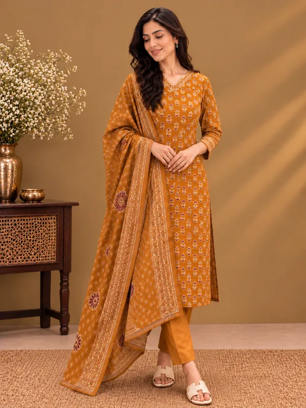 Cotton_Blend_Kurti_Set_With_Bottom_And_Dupatta
