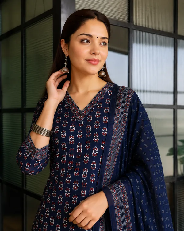 Cotton_Blend_Kurti_Set_With_Bottom_And_Dupatta