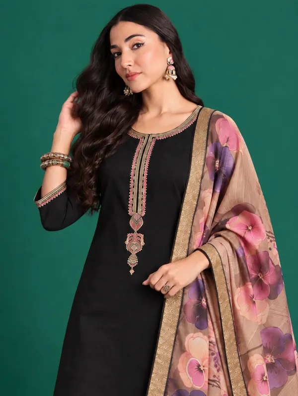 Cotton_Blend_Kurti_Set_With_Bottom_And_Dupatta