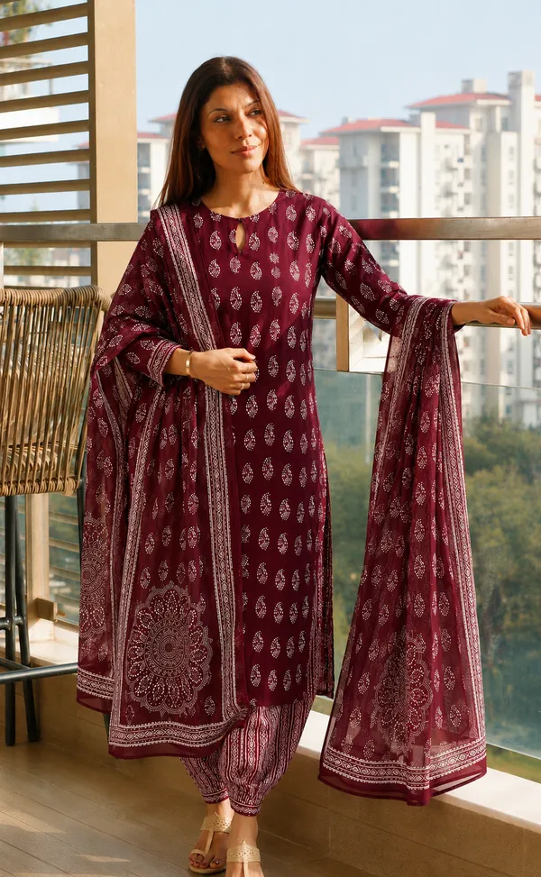 Cotton_Blend_Kurti_Set_With_Bottom_And_Dupatta