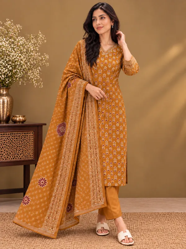 Cotton_Blend_Kurti_Set_With_Bottom_And_Dupatta