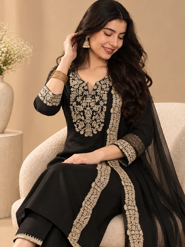 Cotton_Blend_Kurti_Set_With_Bottom_And_Dupatta