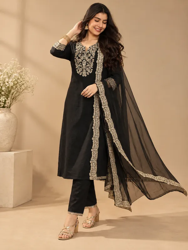 Cotton_Blend_Kurti_Set_With_Bottom_And_Dupatta