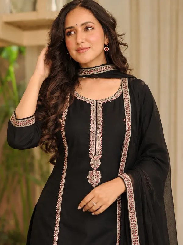 Cotton_Blend_Kurti_Set_With_Bottom_And_Dupatta