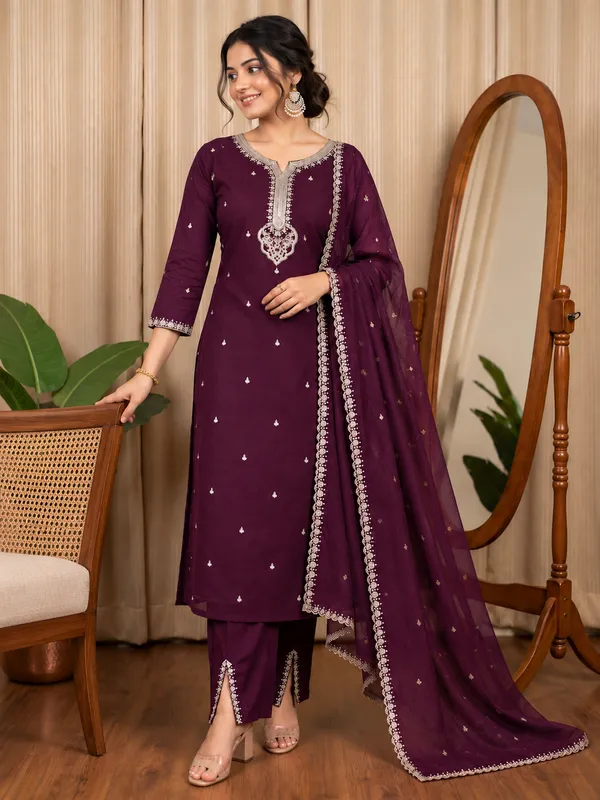Cotton_Blend_Kurti_Set_With_Bottom_And_Dupatta