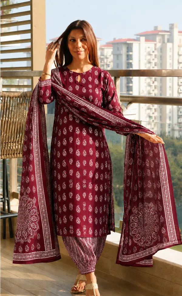 Cotton_Blend_Kurti_Set_With_Bottom_And_Dupatta