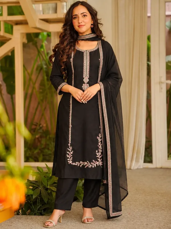 Cotton_Blend_Kurti_Set_With_Bottom_And_Dupatta