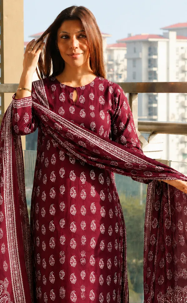 Cotton_Blend_Kurti_Set_With_Bottom_And_Dupatta