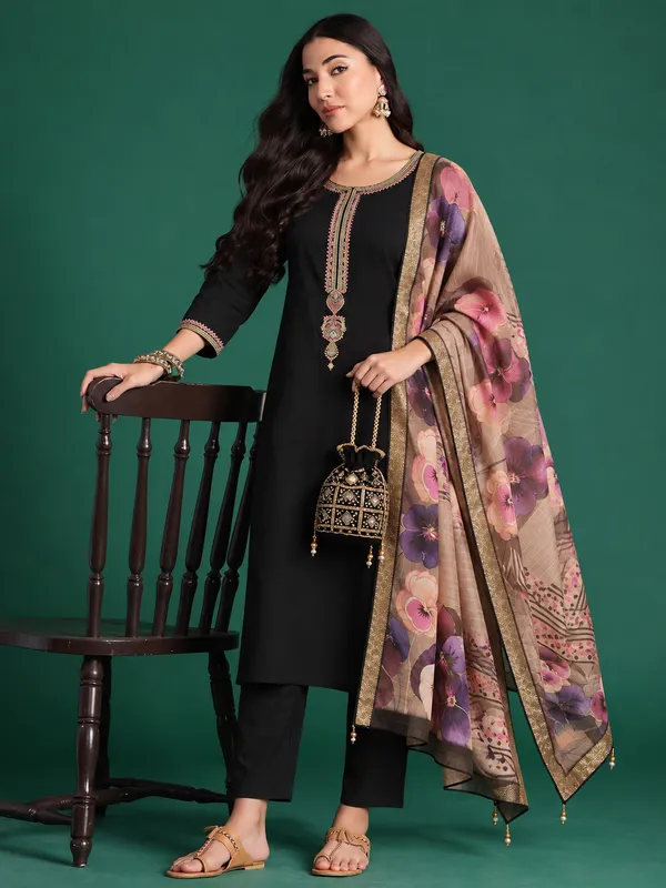 Cotton_Blend_Kurti_Set_With_Bottom_And_Dupatta