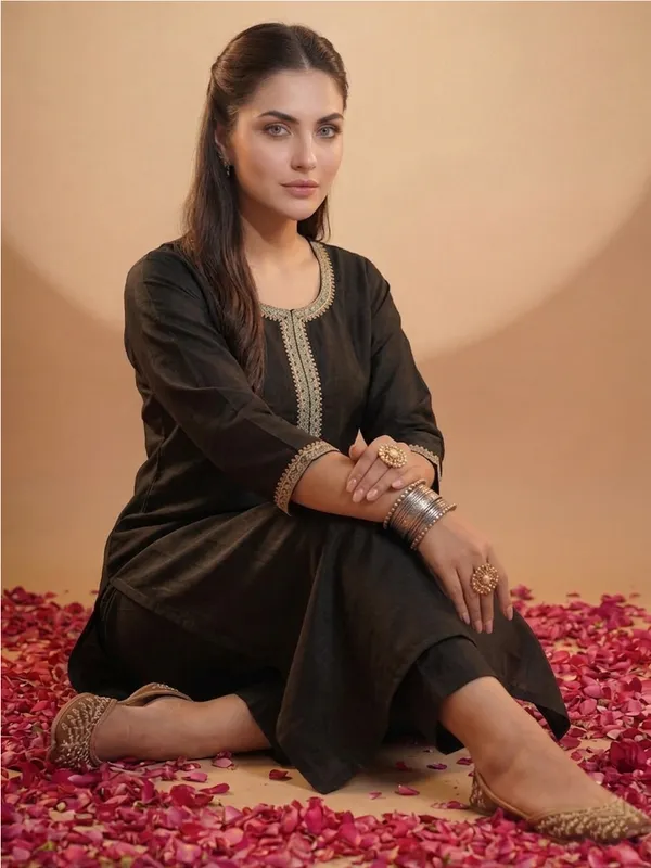 Cotton_Blend_Kurti_Set_With_Bottom_And_Dupatta