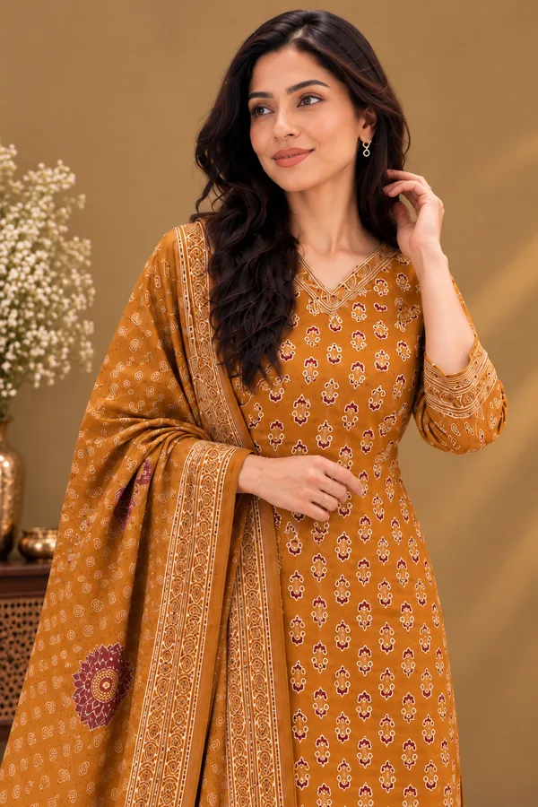 Cotton_Blend_Kurti_Set_With_Bottom_And_Dupatta