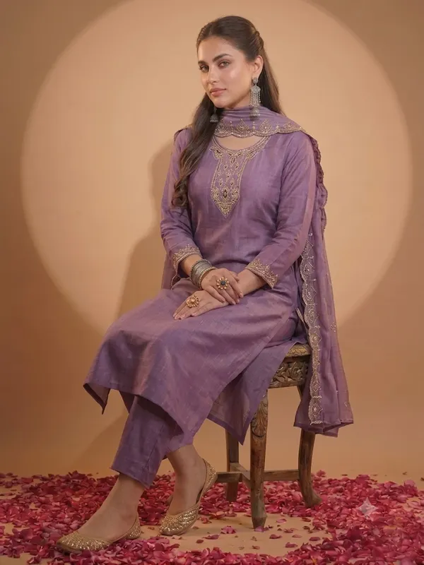 Cotton_Blend_Kurti_Set_With_Bottom_And_Dupatta