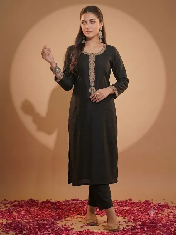 Cotton_Blend_Kurti_Set_With_Bottom_And_Dupatta
