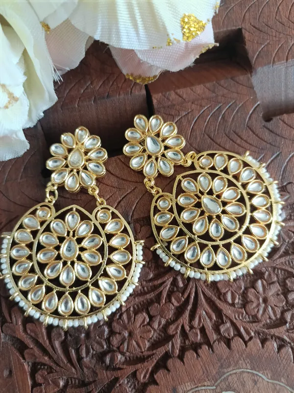 Kavya_Beige_Earrings