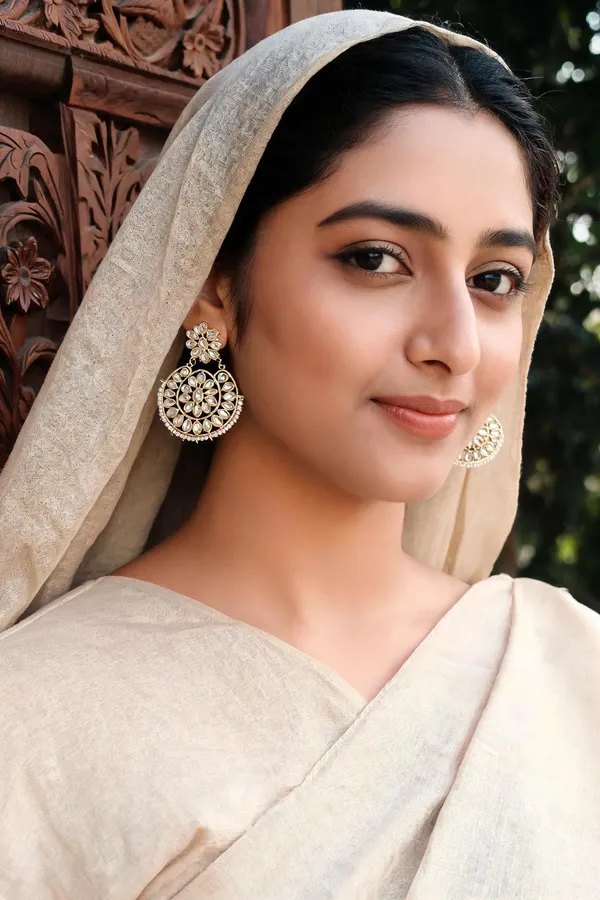 Kavya_Beige_Earrings