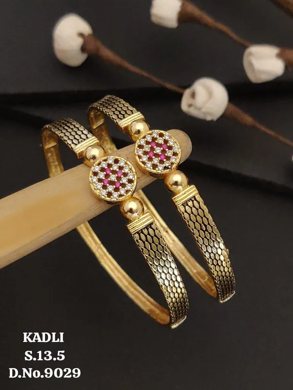 Navya_Brass_Gold_Polished_Bangles