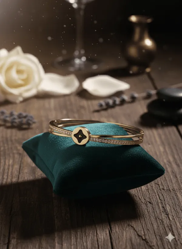 Selina_Gold_Polished_Star_Bracelet