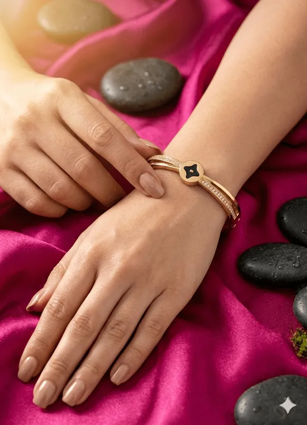 Selina_Gold_Polished_Star_Bracelet