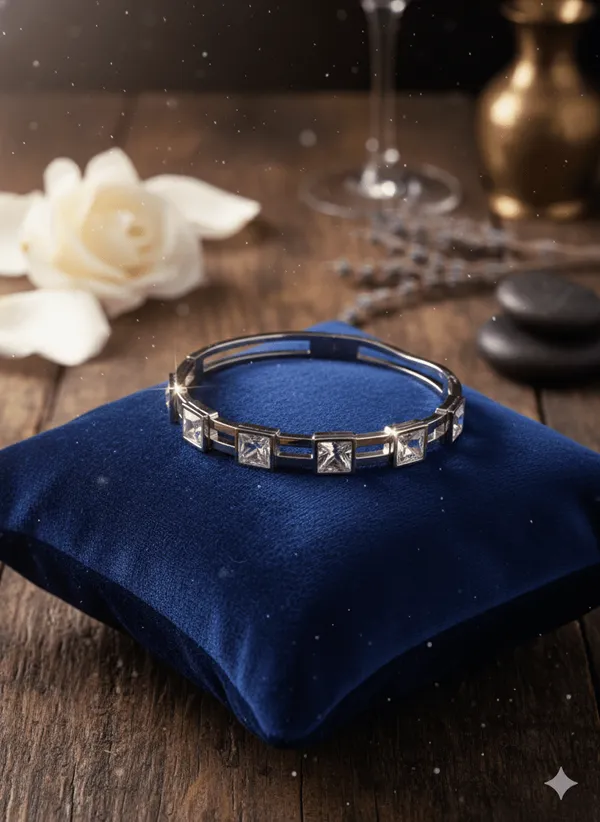 Trendy_Silver_Polished_Diamond_Studded_Bracelet