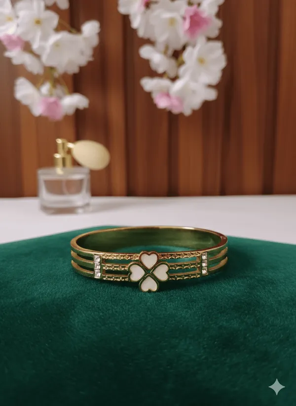 Luxe_Gold_Plated_Anti_Tarnish_Flower_Bracelet