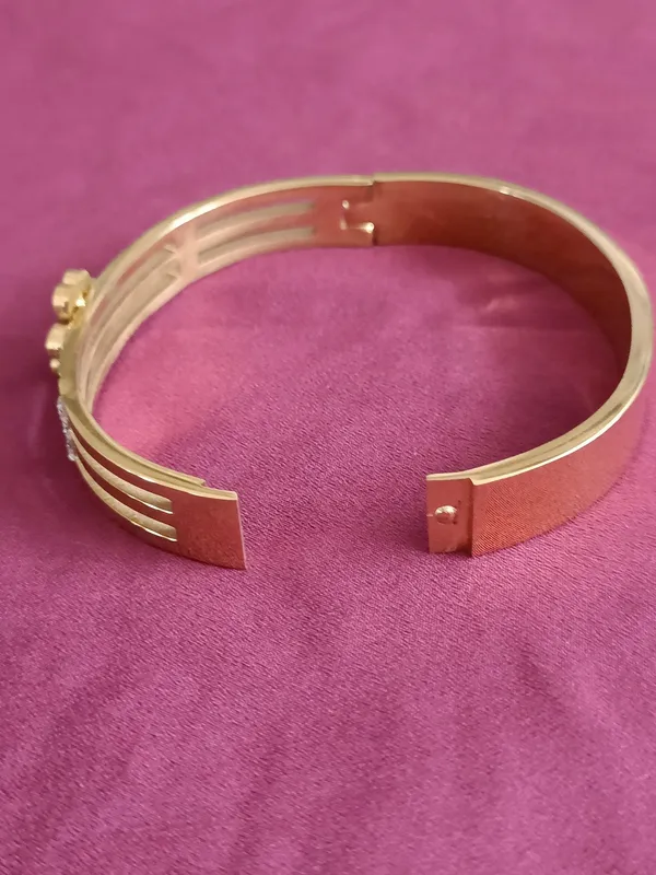 Luxe_Gold_Plated_Anti_Tarnish_Flower_Bracelet