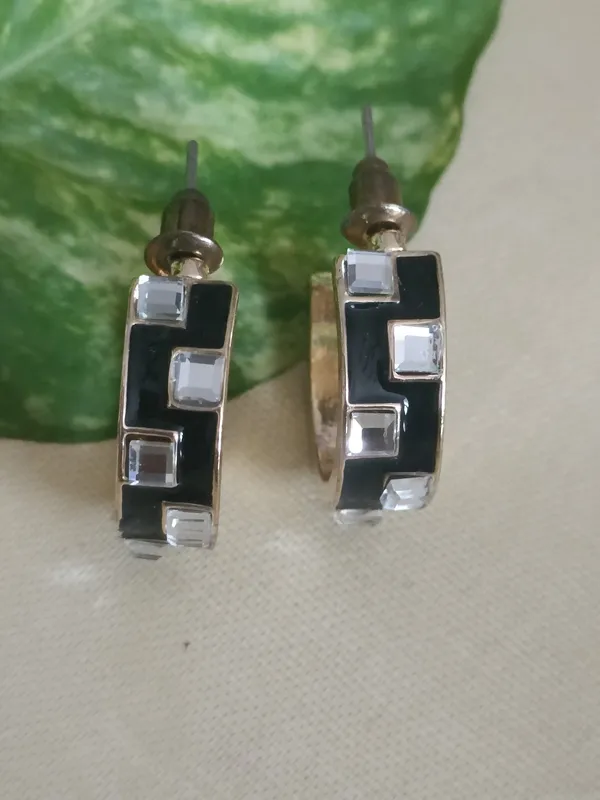 Vanya_Black_Hoop_Earrings