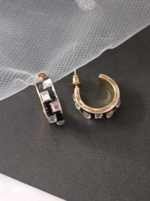 Vanya_Black_Hoop_Earrings