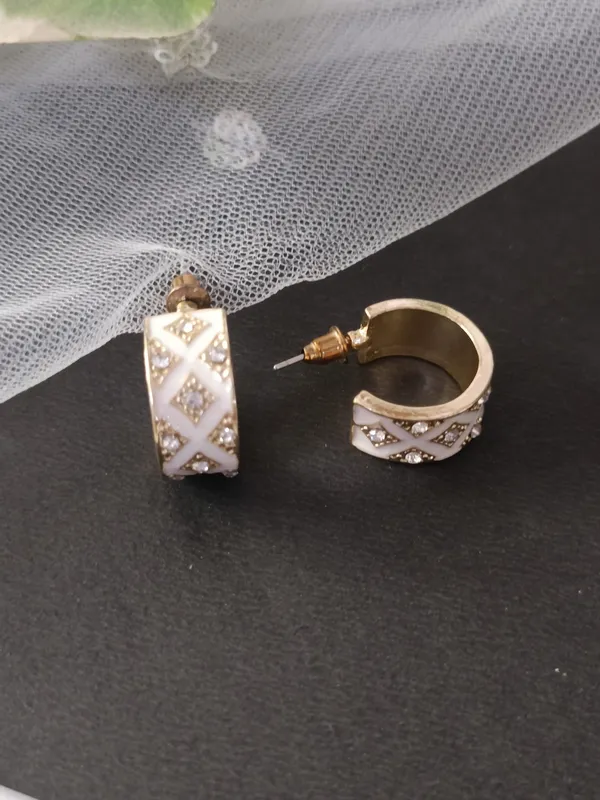 Vanya_White_Hoop_Earrings