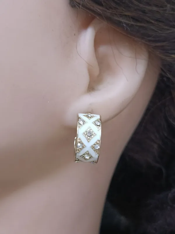 Vanya_White_Hoop_Earrings
