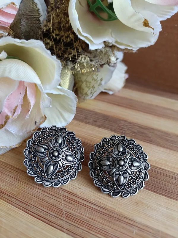 Shayna_Oxidized_Earring
