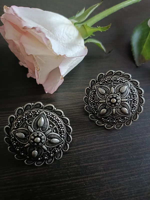Shayna_Oxidized_Earring