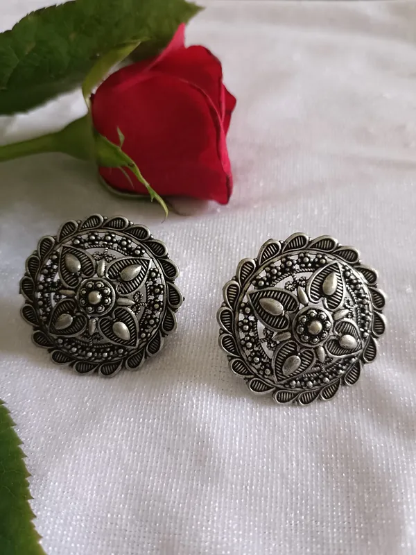 Shayna_Oxidized_Earring