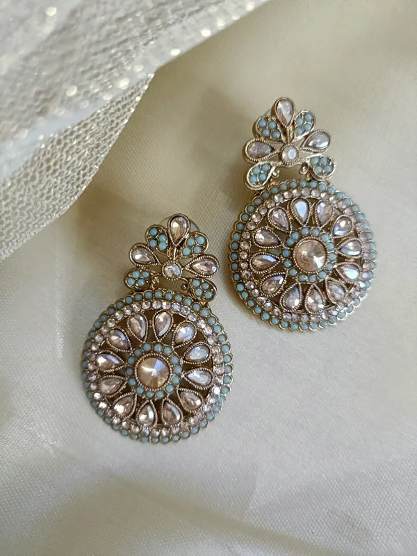 Sanyogita_Gold_polished_Green_Stunning_Earrings