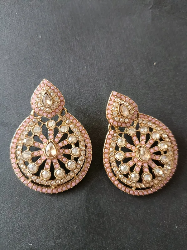 Sanyogita_Gold_polished_Pink_Stunning_Earrings