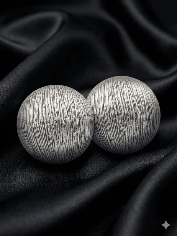 Silver_Eclipse_Stud_Earrings