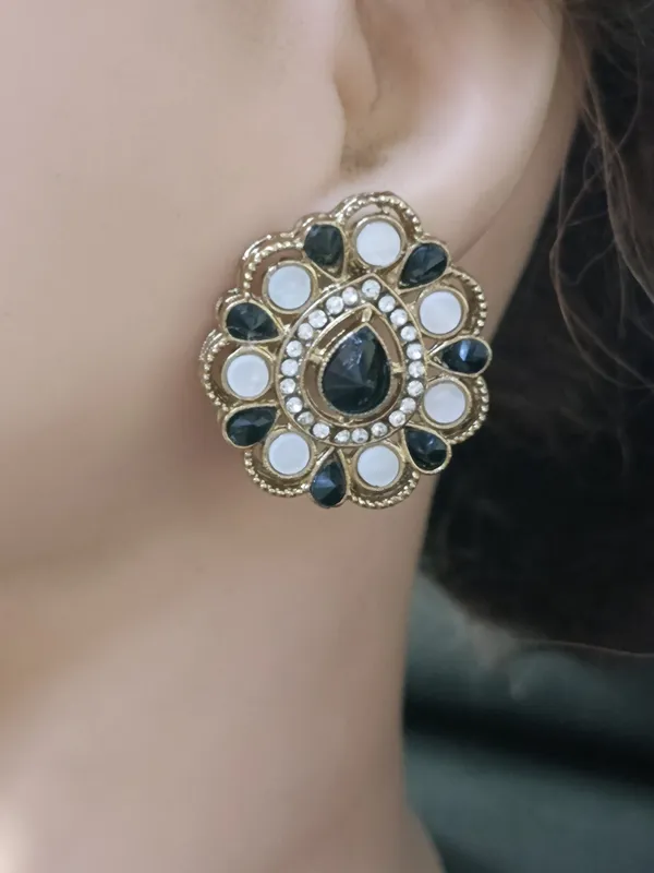 Sunaina_Trendy_Black_Earrings