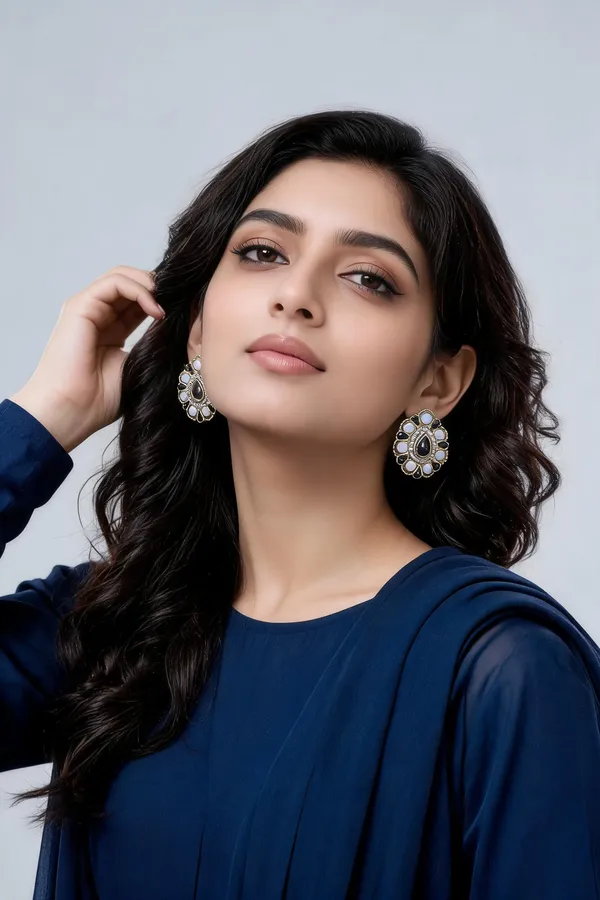 Sunaina_Trendy_Black_Earrings