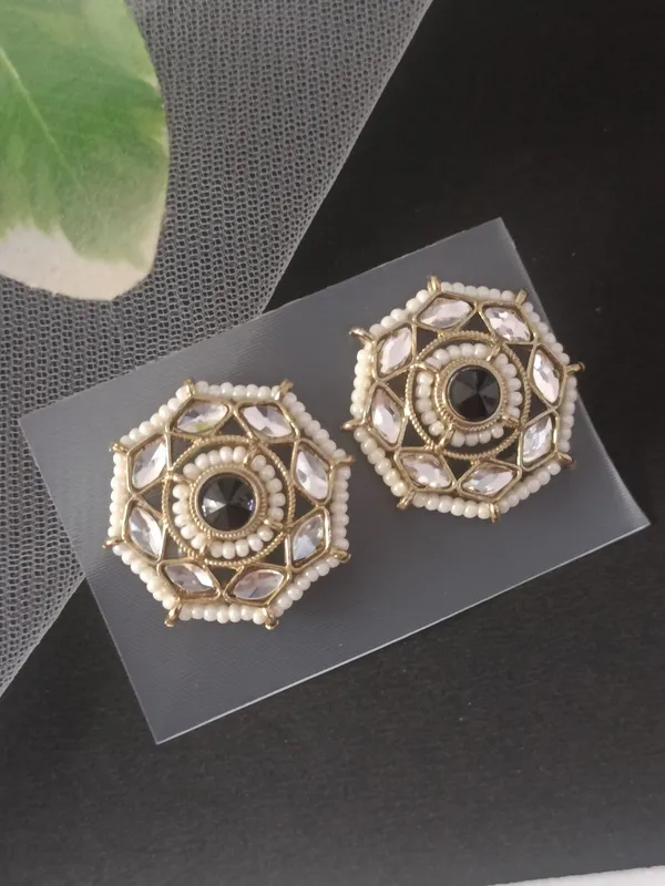 Tara_Trendy_Stud_Earrings